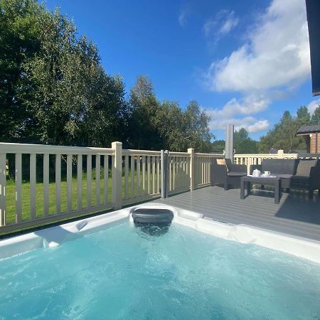 The Yorkshire Burrow Lodge With Hot Tub Екстериор снимка