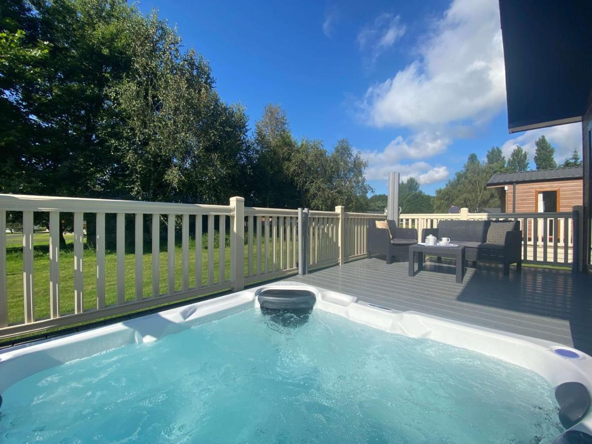 The Yorkshire Burrow Lodge With Hot Tub Екстериор снимка