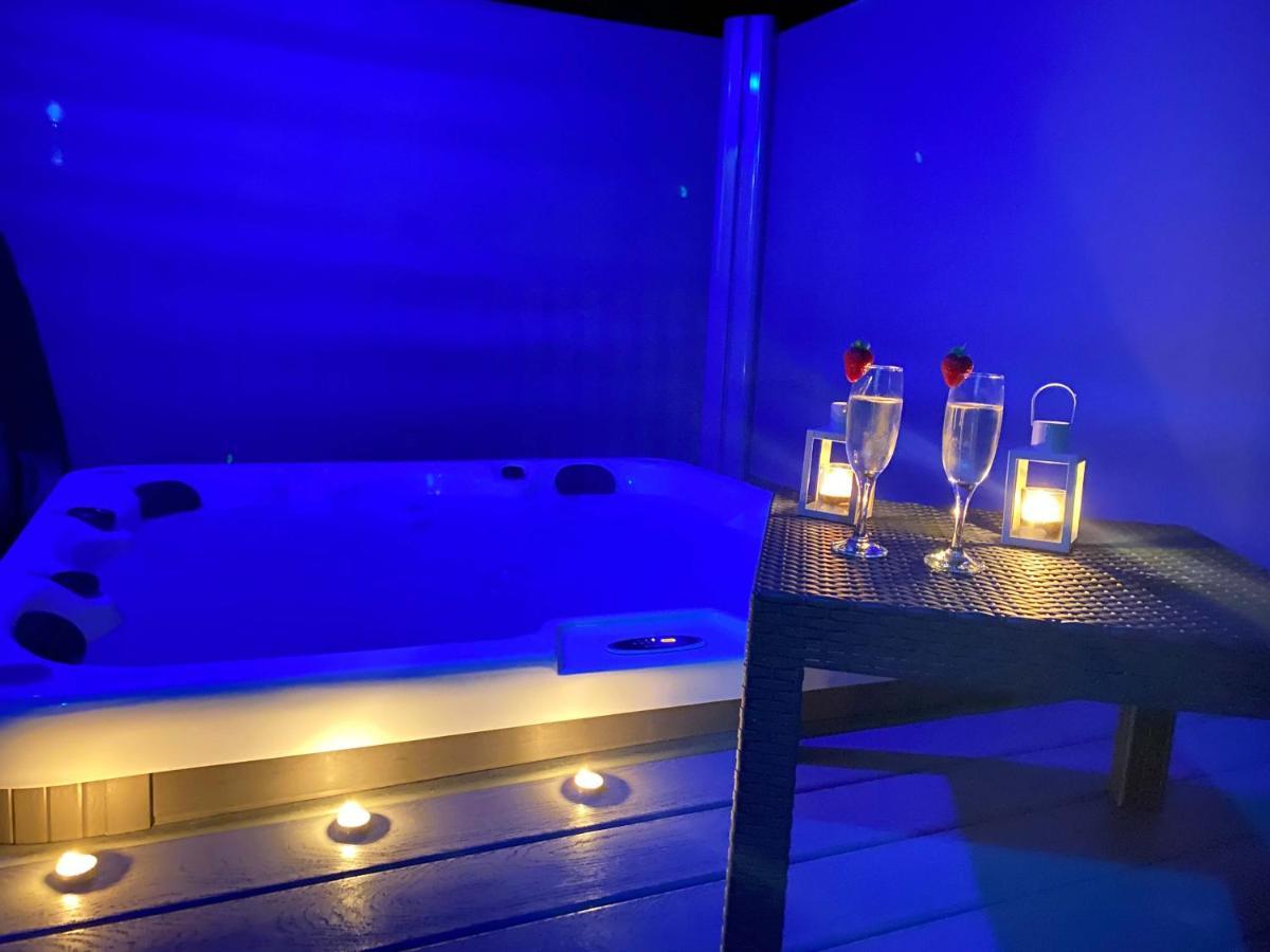 The Yorkshire Burrow Lodge With Hot Tub Екстериор снимка