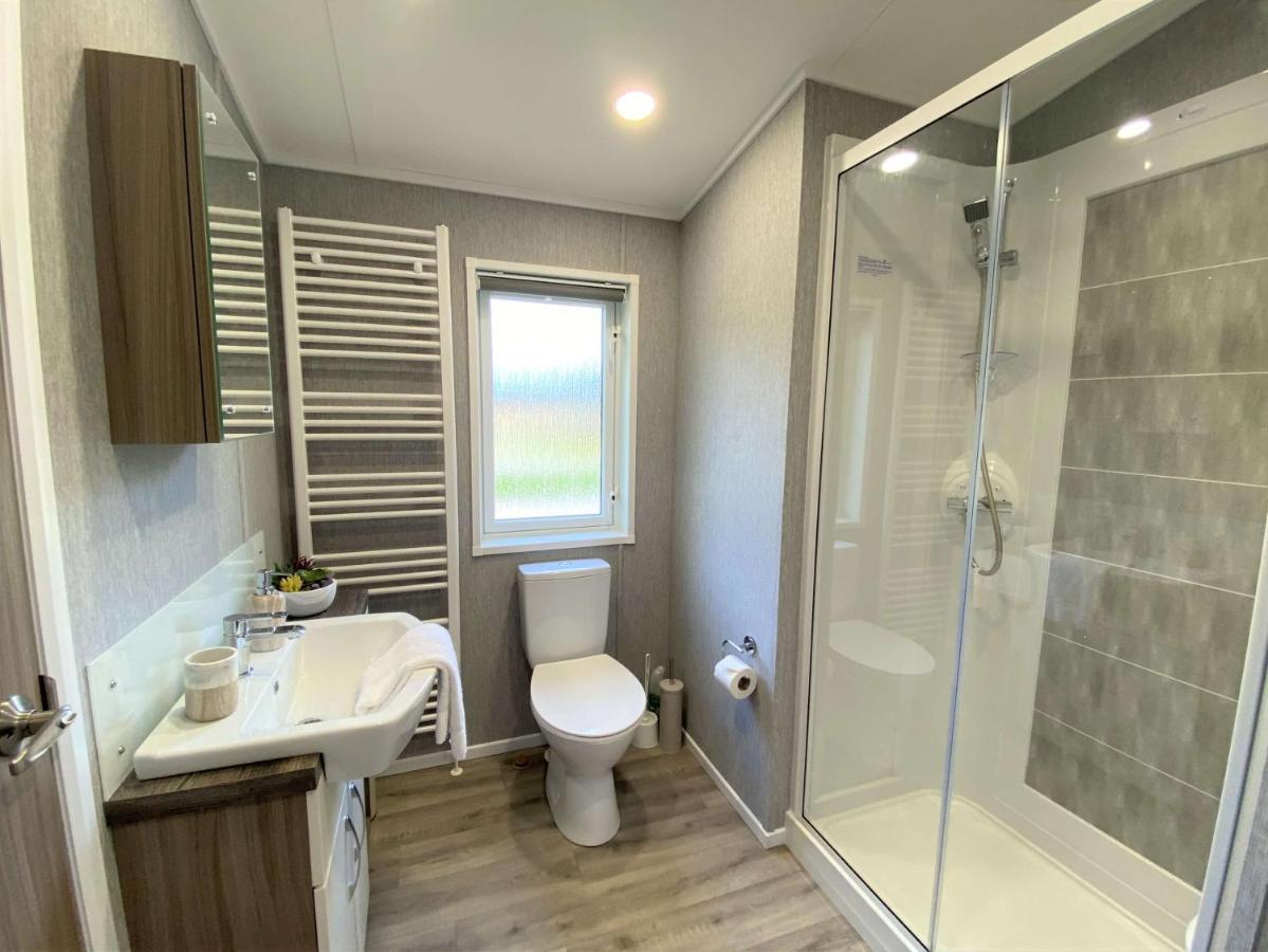 The Yorkshire Burrow Lodge With Hot Tub Екстериор снимка